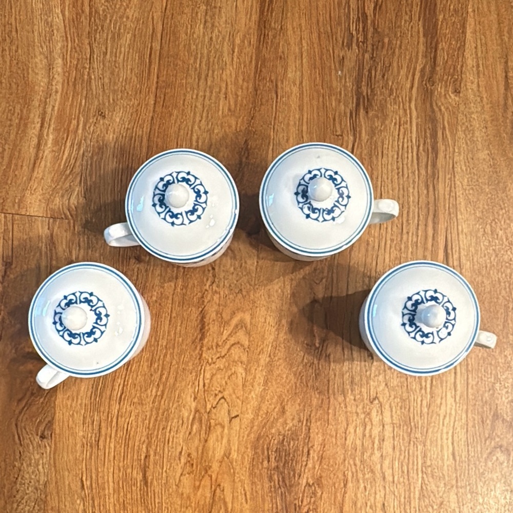 Chinese Style 3 Lidded Mugs with Blue Flowers - Picture 4 of 7